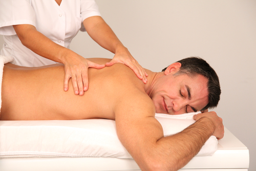 https://www.coolaromaspa.com/wp-content/uploads/2012/09/Back-massage1.jpg